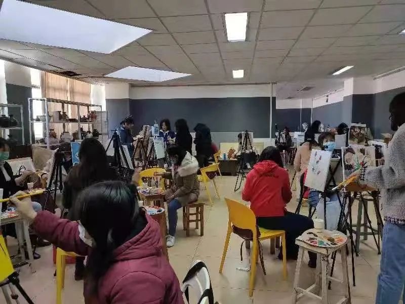 校工会组织开展“巾帼心向党，喜迎二十大”妇女节系列活动