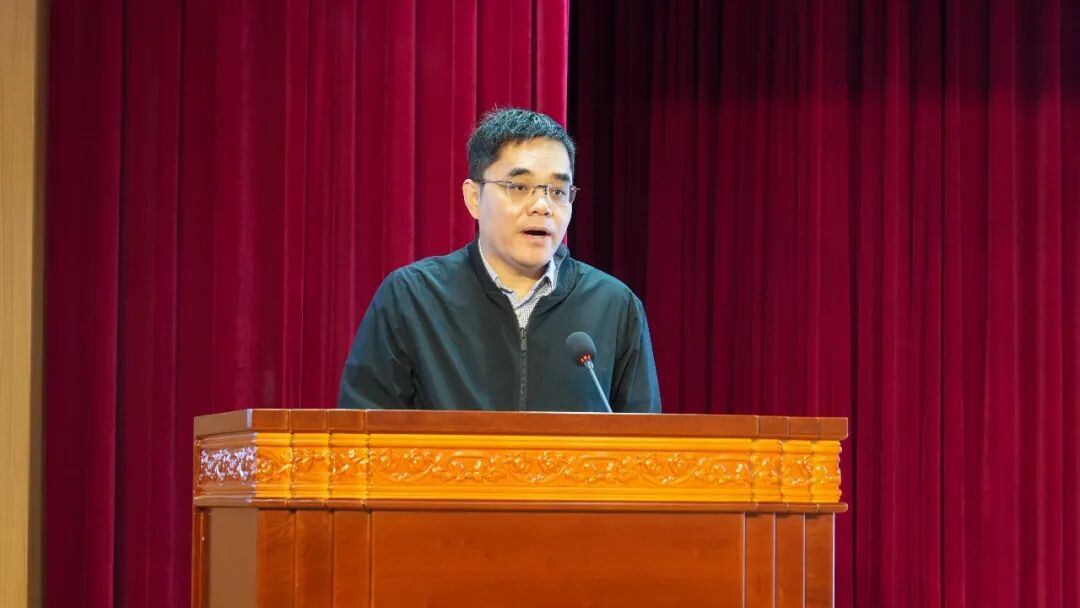 刘校长讲话.jpg